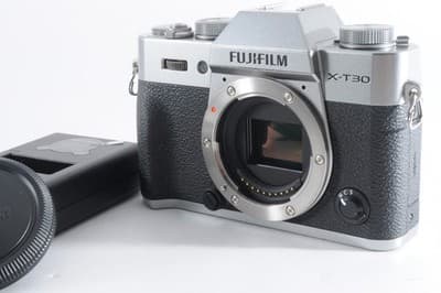 Fujifilm X-T30 Silber Spiegellose Digitalkamera Body Shutter Count:7...