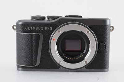 Olympus E-PL10 Near MINT con scatola, scheda SD, manuale, tappo,...
