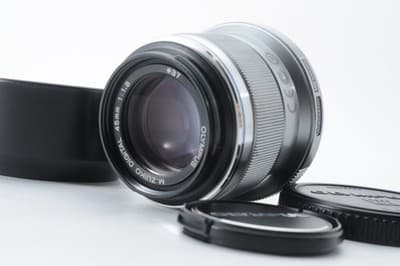 Olympus M.ZUIKO Digital 45mm F/1.8 Silver Lens Near MINT w/ Front and Rear Caps