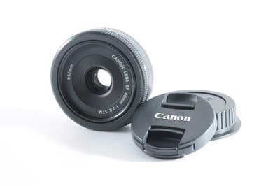 CANON EF 40mm F/2.8 STM Lens Near MINT w/ Front and Rear Caps.