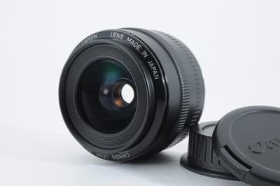 CANON EF 28mm F/2.8 STM Lens Near MINT w/ Front and Rear Caps